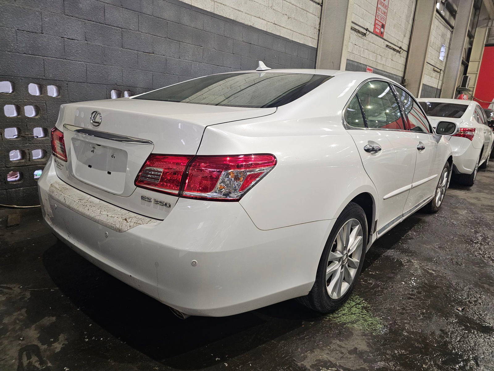 2011 LEXUS ES 350 — 150608 Miles — Lot 2421742 — Main - Marhaba Auctions Used Cars - Image 4