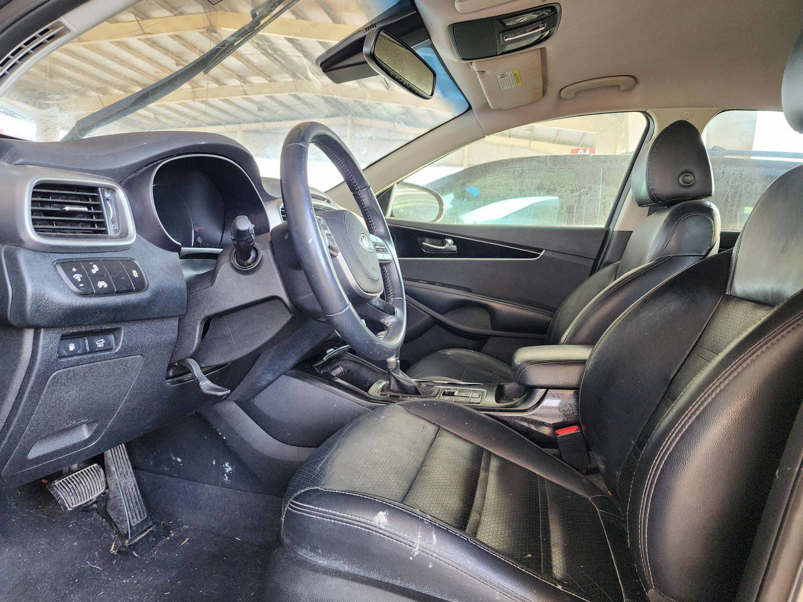 2019 KIA SORENTO — 117268 Miles — Lot 34711 — Souq - Marhaba Auctions Used Cars - Image 8