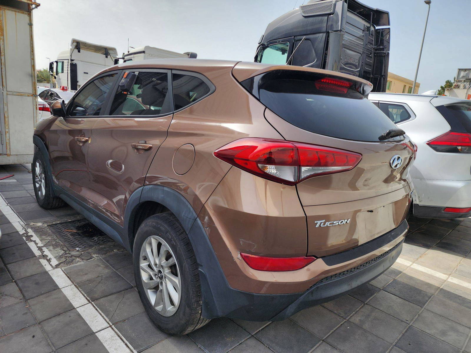2016 HYUNDAI TUCSON — 108037 Miles — Lot 242851 — Al Quoz - Marhaba Auctions Used Cars - Image 3