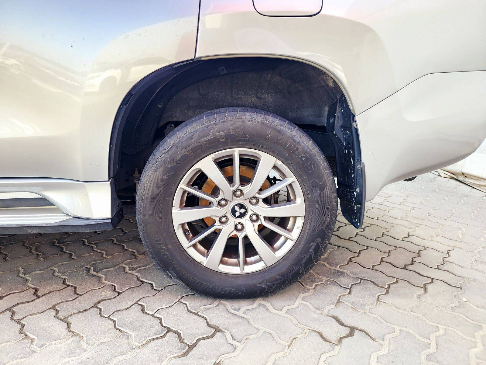 2017 MITSUBISHI MONTERO — 104778 KM — Lot H012795 — Souq - Marhaba Auctions Used Cars - Image 10