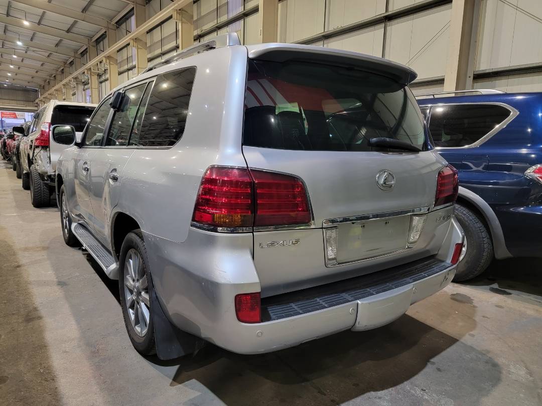 2008 LEXUS LX 570 — 371164 KM — Lot 001561 — Main - Marhaba Auctions Used Cars - Image 3