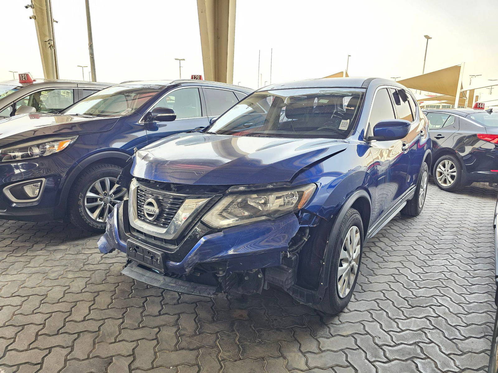 2017 NISSAN ROGUE — 126024 Miles — Lot 8HP543904 — Souq - Marhaba Auctions Used Cars - Image 5