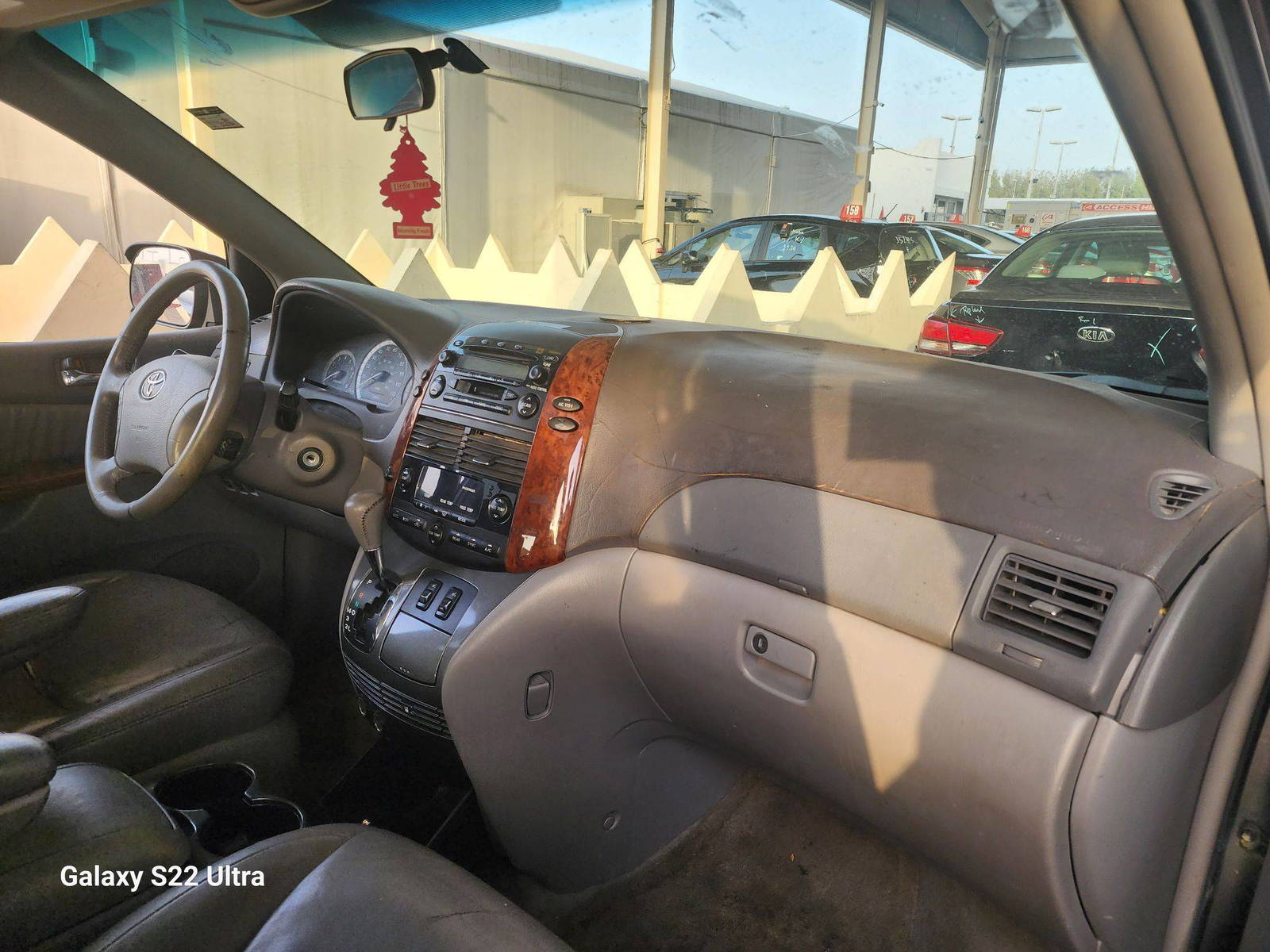 2004 TOYOTA SIENNA — 206170 Miles — Lot 38458957 - Marhaba Auctions Used Cars - Image 6