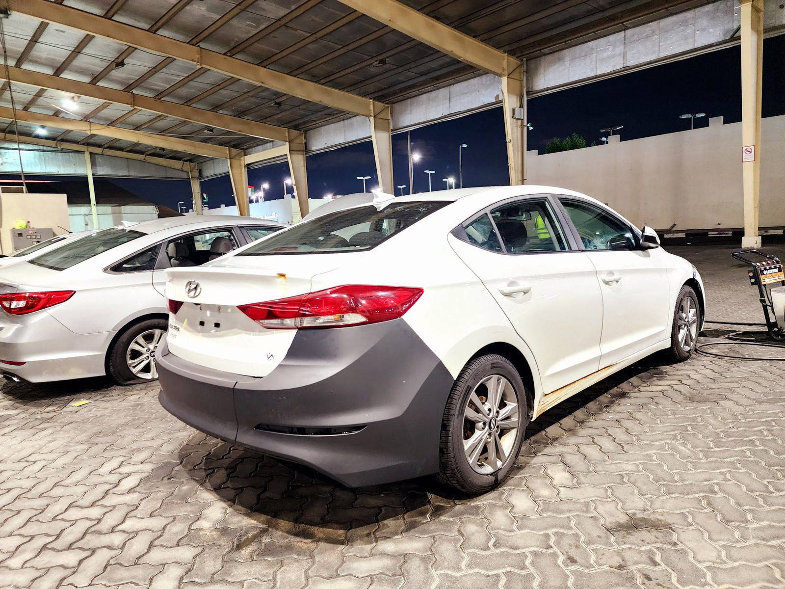 2018 HYUNDAI ELANTRA — 117640 KM — Lot 694539 — Souq - Marhaba Auctions Used Cars - Image 3
