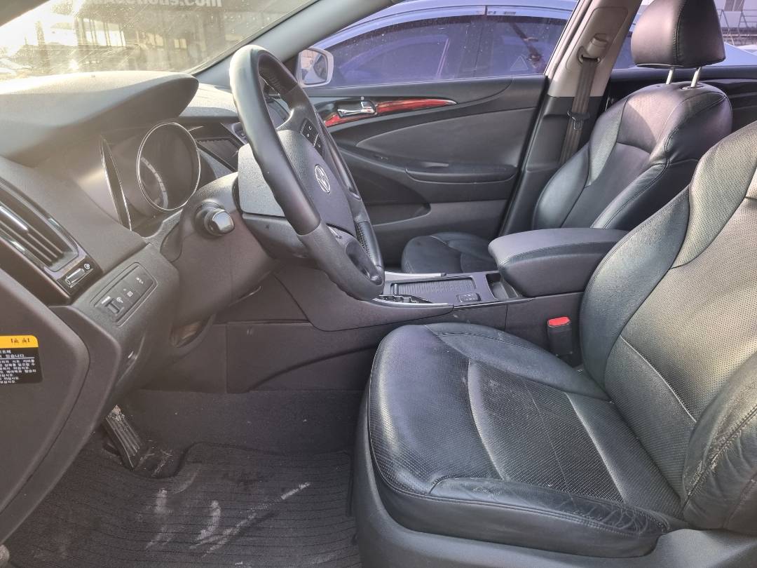 2011 HYUNDAI SONATA — 242127 KM — Lot 125487 — Ind. 12 - Marhaba Auctions Used Cars - Image 6