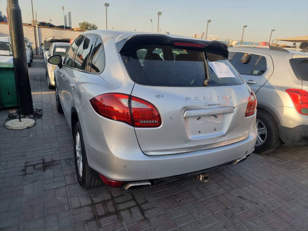 PORSCHE Cayenne 2012 - Marhaba Auction Used Cars - Image 4
