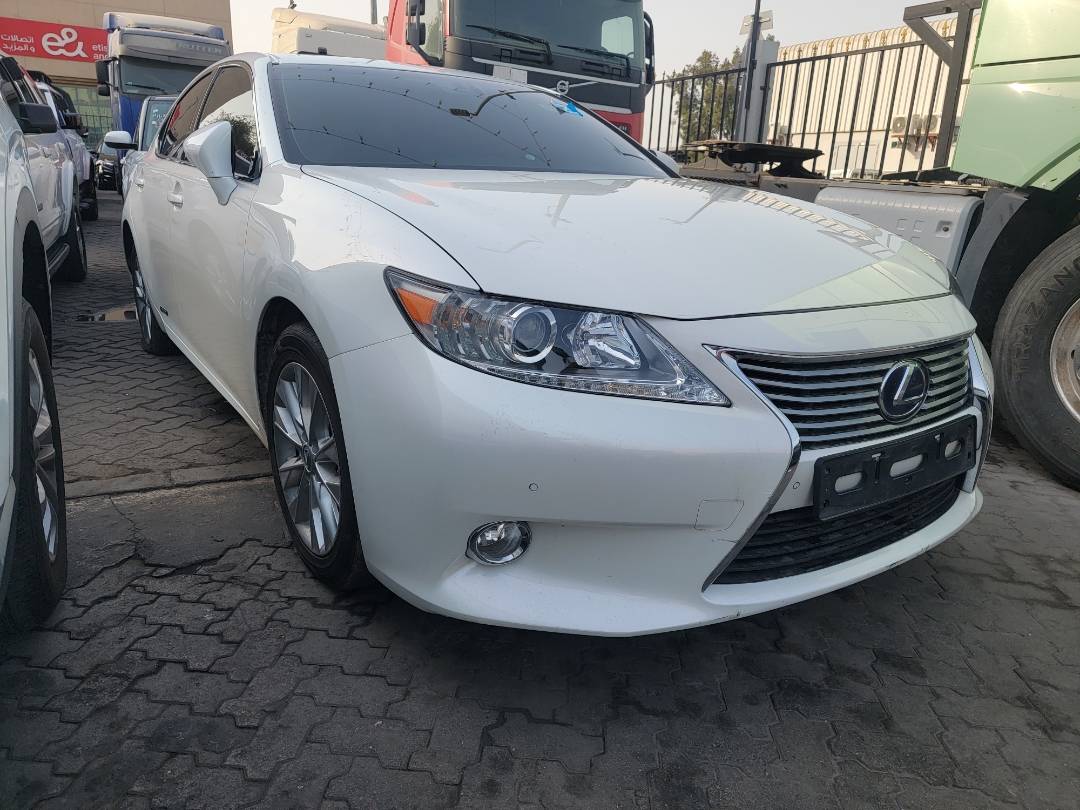 2013 LEXUS ES 300H — 219927 KM — Lot 033639 — Main - Marhaba Auctions Used Cars - Image 4