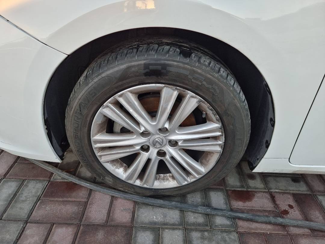 2014 LEXUS ES 350 — 114821 Miles — Lot 125487 — Souq - Marhaba Auctions Used Cars - Image 11