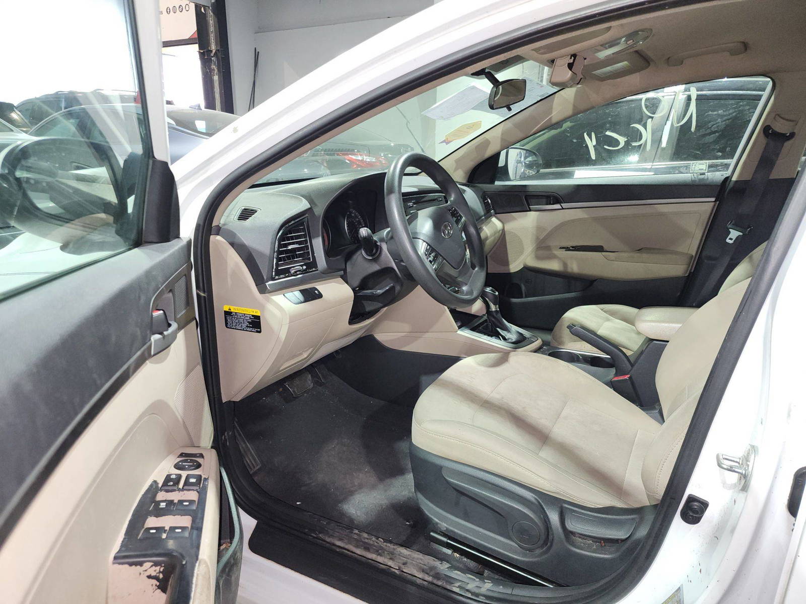 2017 HYUNDAI ELANTRA — 201303 Miles — Lot 3427757 — Al Quoz - Marhaba Auctions Used Cars - Image 9