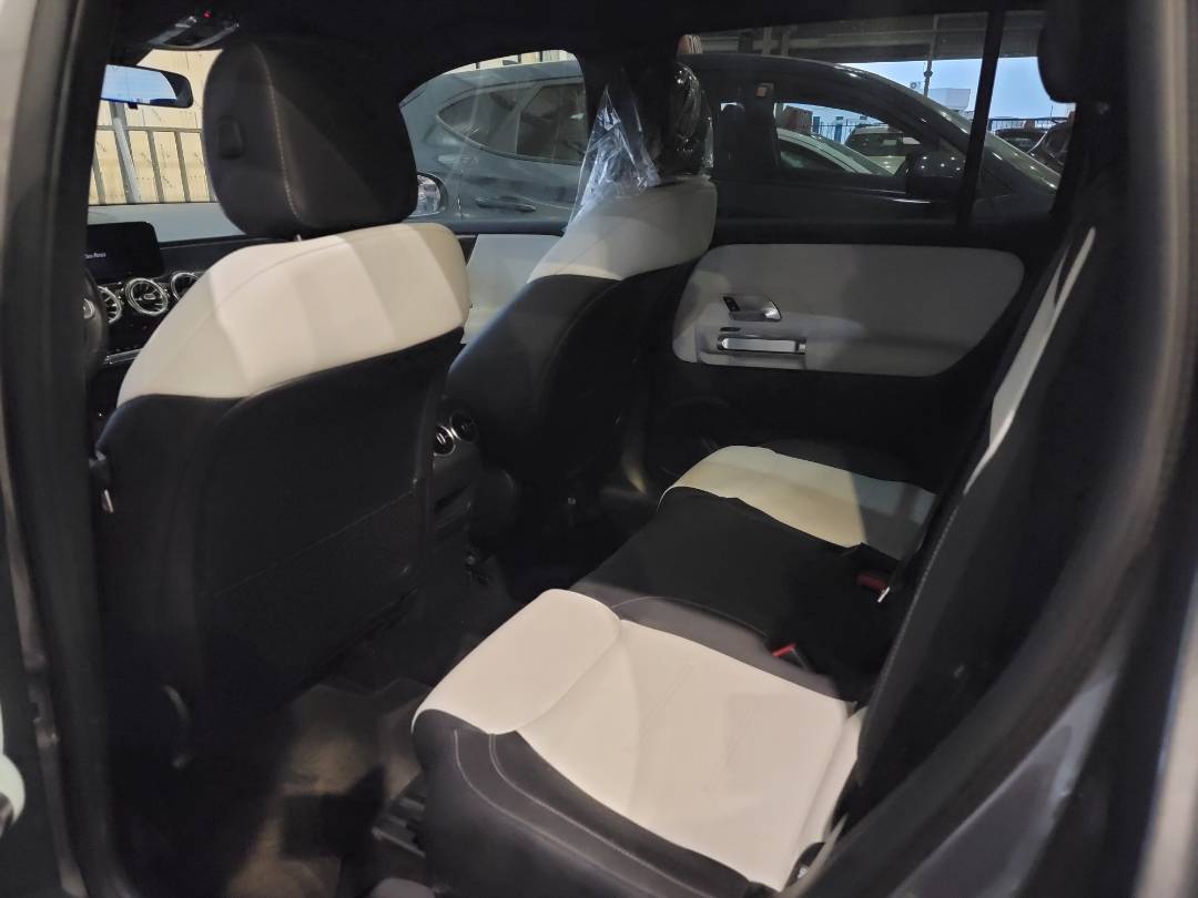 2023 MERCEDES BENZ GLB 250 — 42667 KM — Lot PW262954 — Main - Marhaba Auctions Used Cars - Image 9