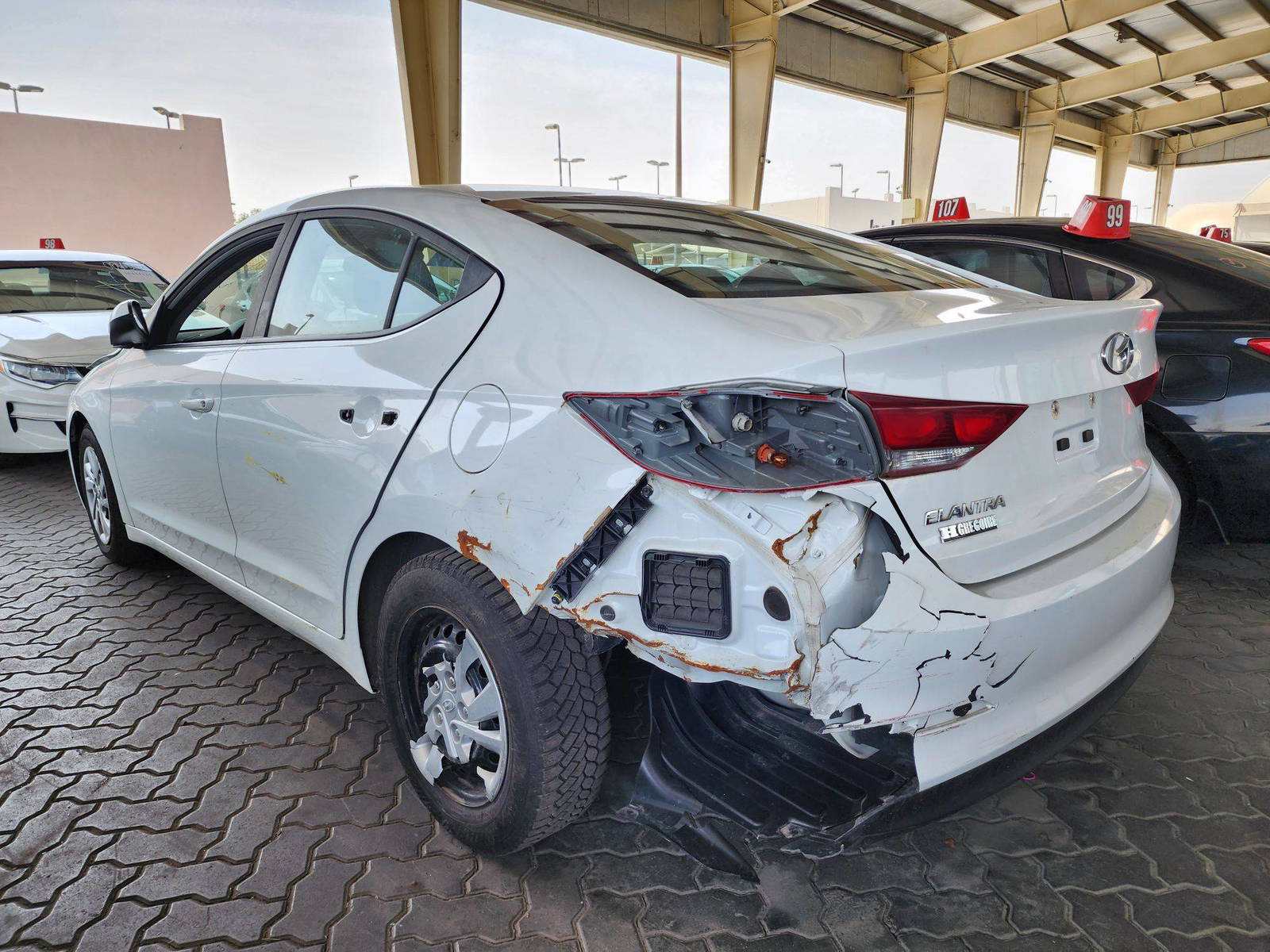 2017 HYUNDAI ELANTRA — 129638 KM — Lot 170486 — Souq - Marhaba Auctions Used Cars - Image 3