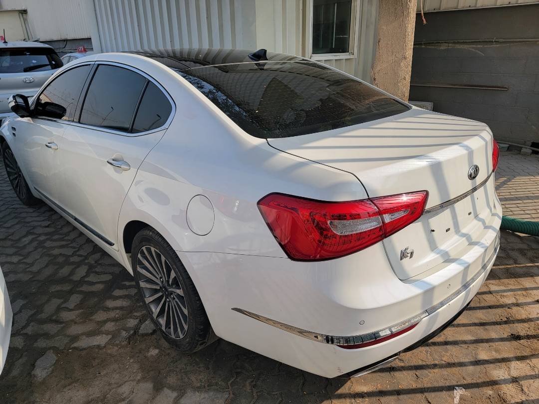 2013 KIA K7 — 143221 KM — Lot 104753 — Main - Marhaba Auctions Used Cars - Image 5