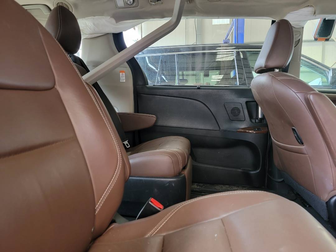 2015 TOYOTA SIENNA — 106503 Miles — Lot S631036 - Marhaba Auctions Used Cars - Image 5