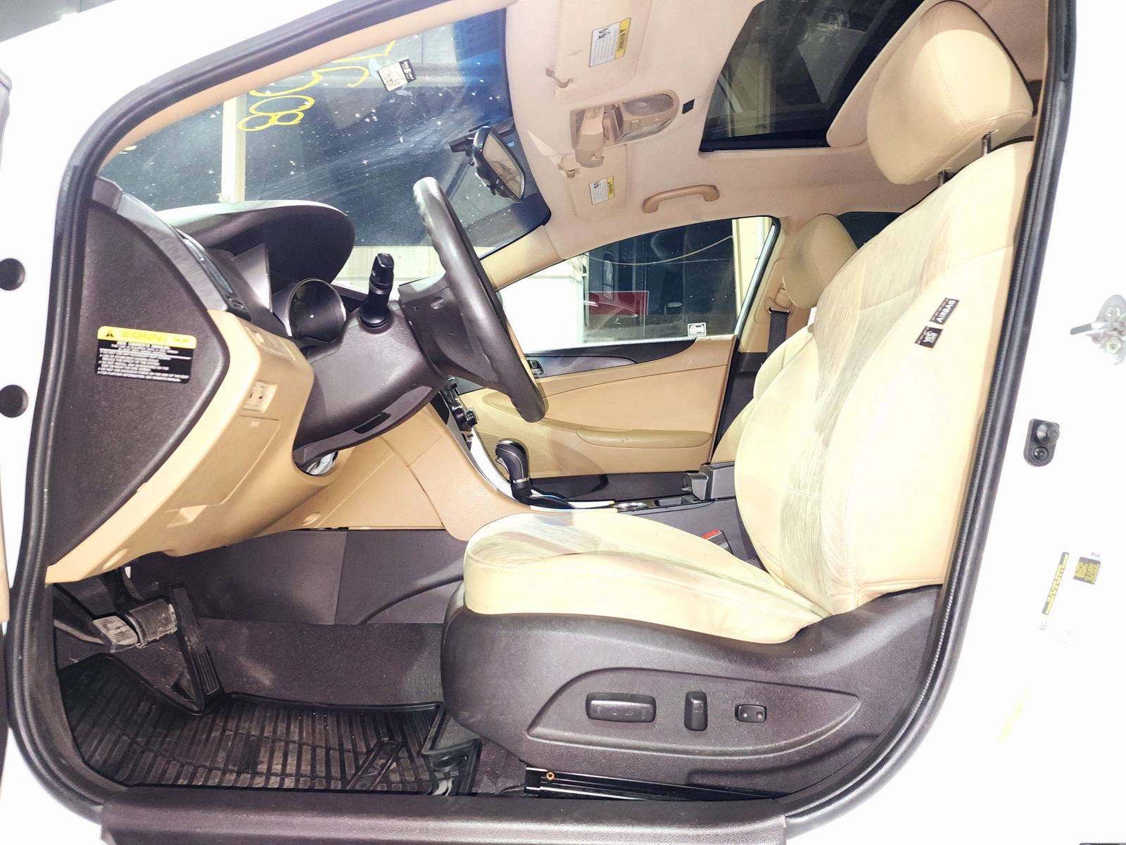 2013 HYUNDAI SONATA — 131230 Miles — Lot DH802530 — Souq - Marhaba Auctions Used Cars - Image 9