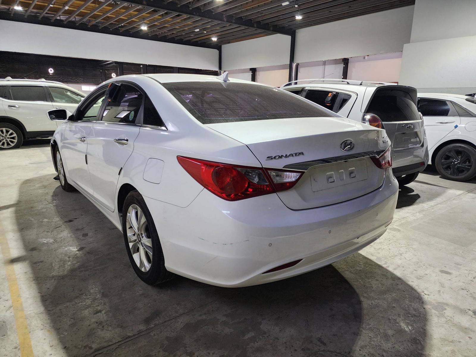 2010 HYUNDAI SONATA — 141651 KM — Lot 124578 — Al Quoz - Marhaba Auctions Used Cars - Image 5