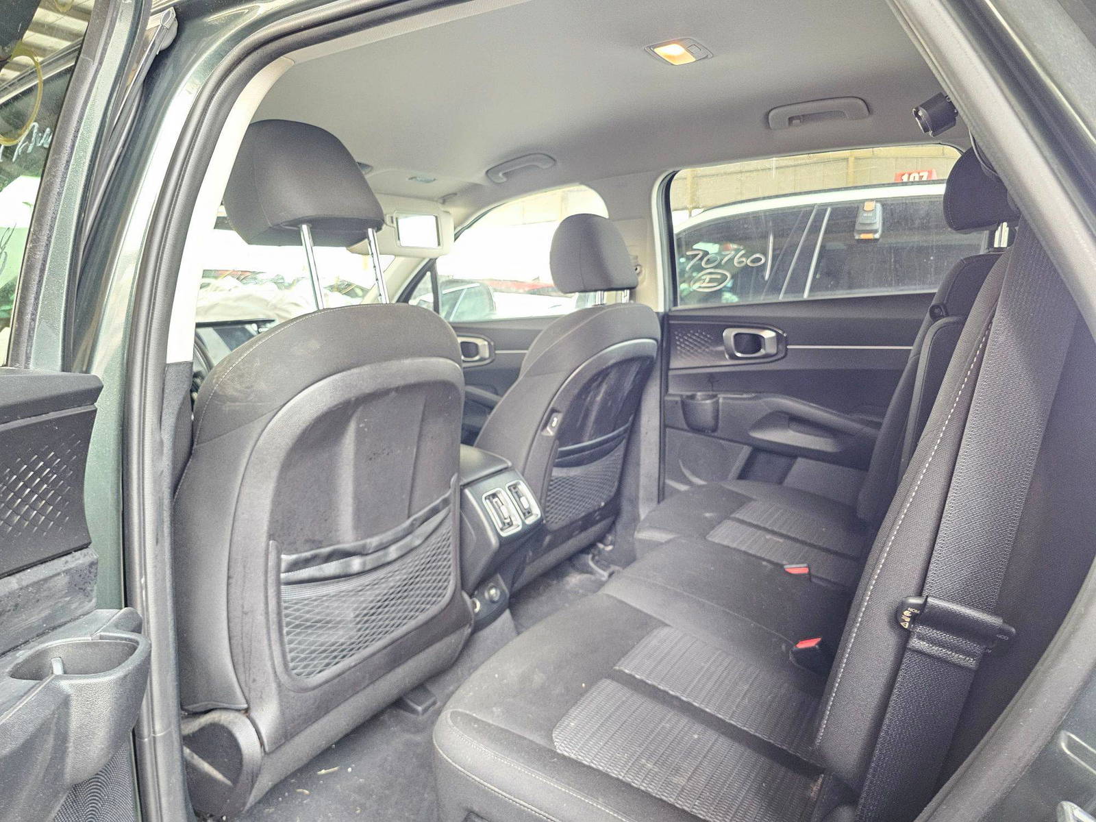 2022 KIA SORENTO — 99815 KM — Lot 68543534 — Souq - Marhaba Auctions Used Cars - Image 6