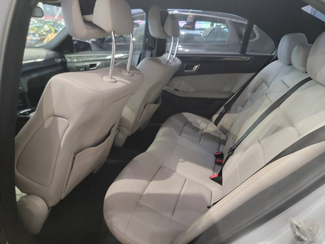 2010 MERCEDES BENZ E 350 — 196834 Miles — Lot 69122524 — Souq - Marhaba Auctions Used Cars - Image 6