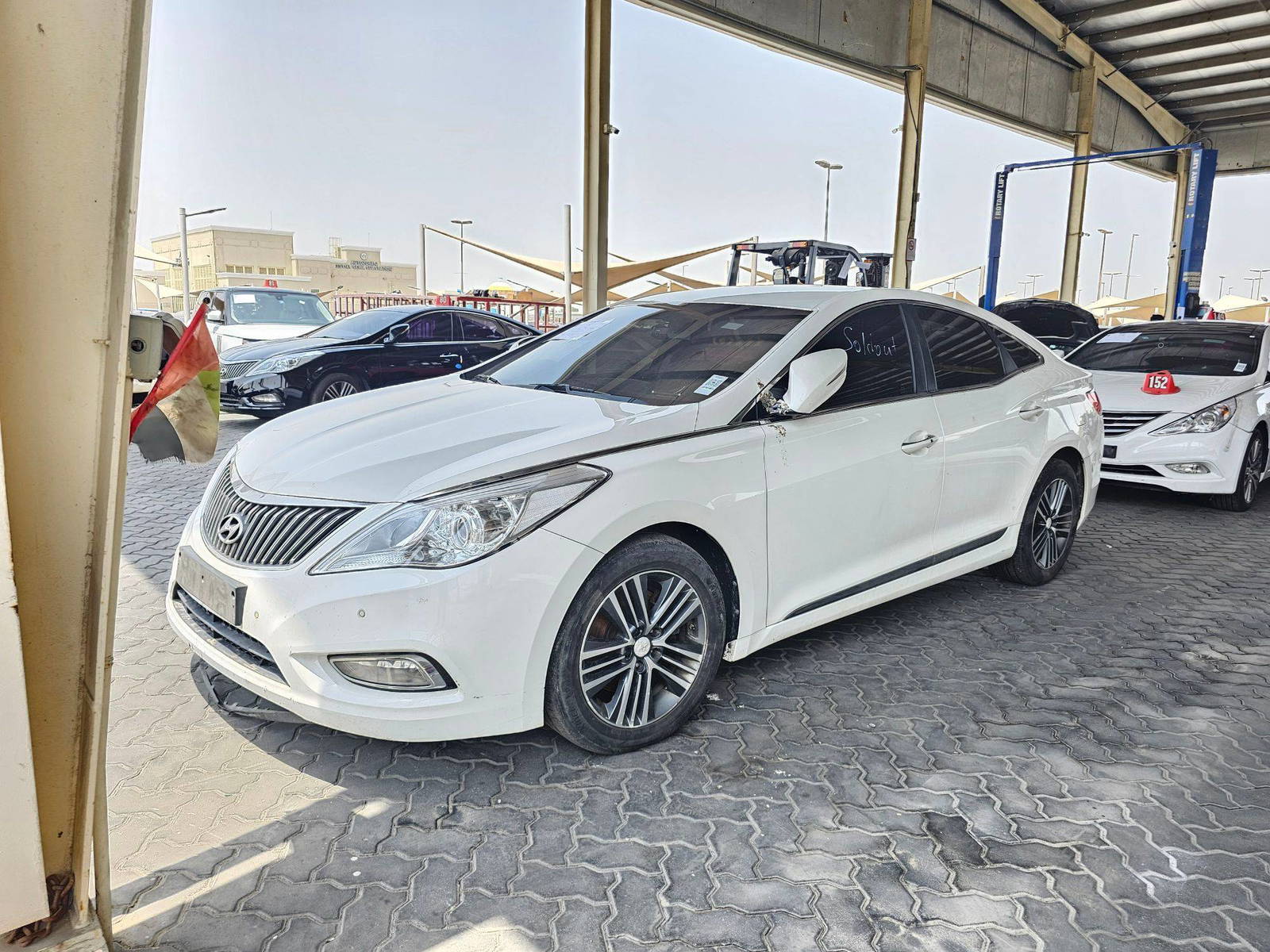 2013 HYUNDAI GRANDEUR — 226584 KM — Lot 234940 — Souq - Marhaba Auctions Used Cars - Image 4