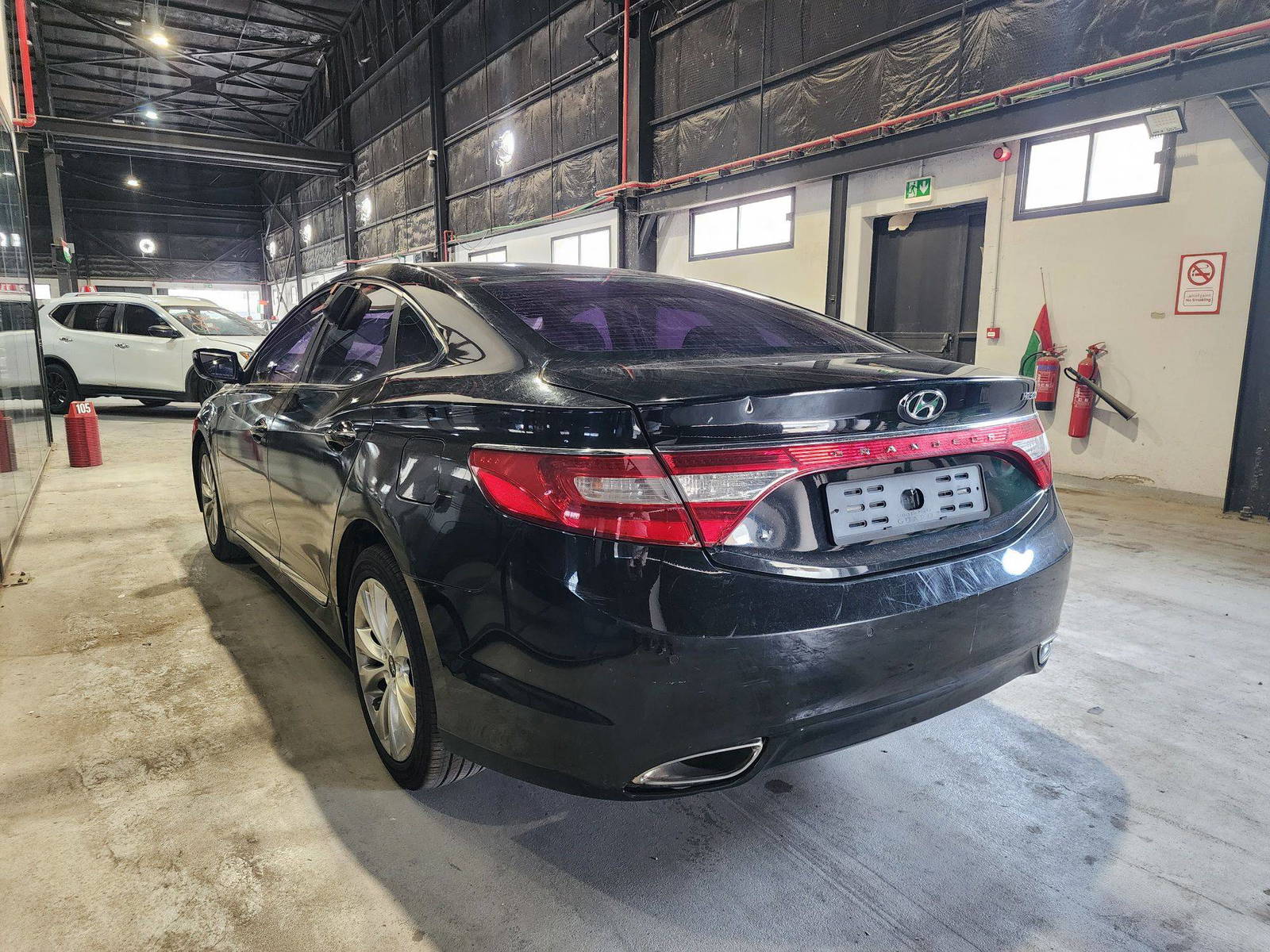 HYUNDAI GRANDEUR 2012 - Marhaba Auction Used Cars - Image 10