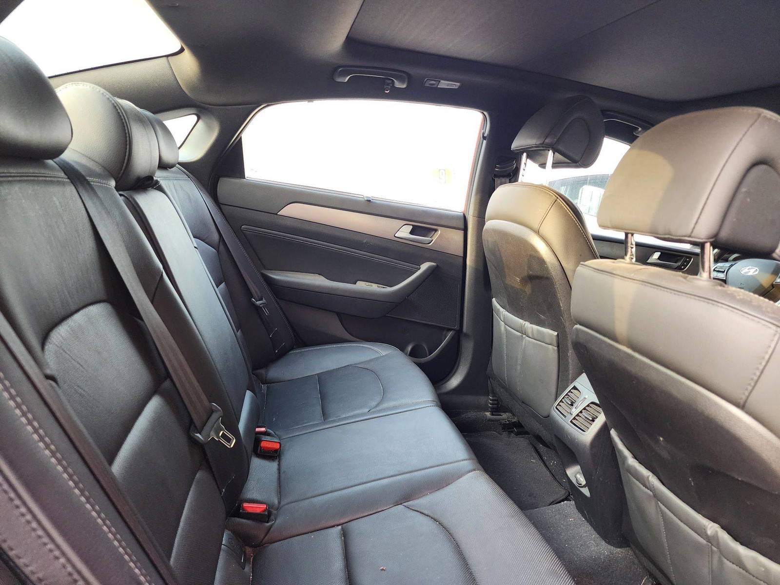 2015 HYUNDAI SONATA — 143087 Miles — Lot 37813 — Souq - Marhaba Auctions Used Cars - Image 8