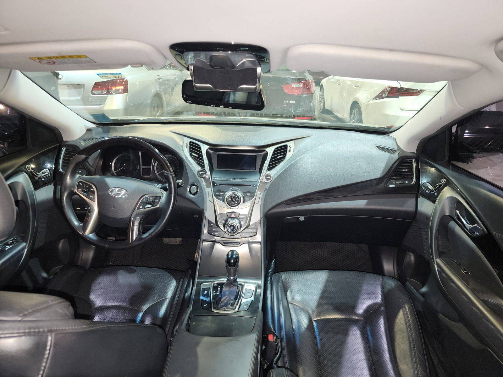 2014 HYUNDAI GRANDEUR — 225830 KM — Lot 328129 — Al Quoz - Marhaba Auctions Used Cars - Image 8