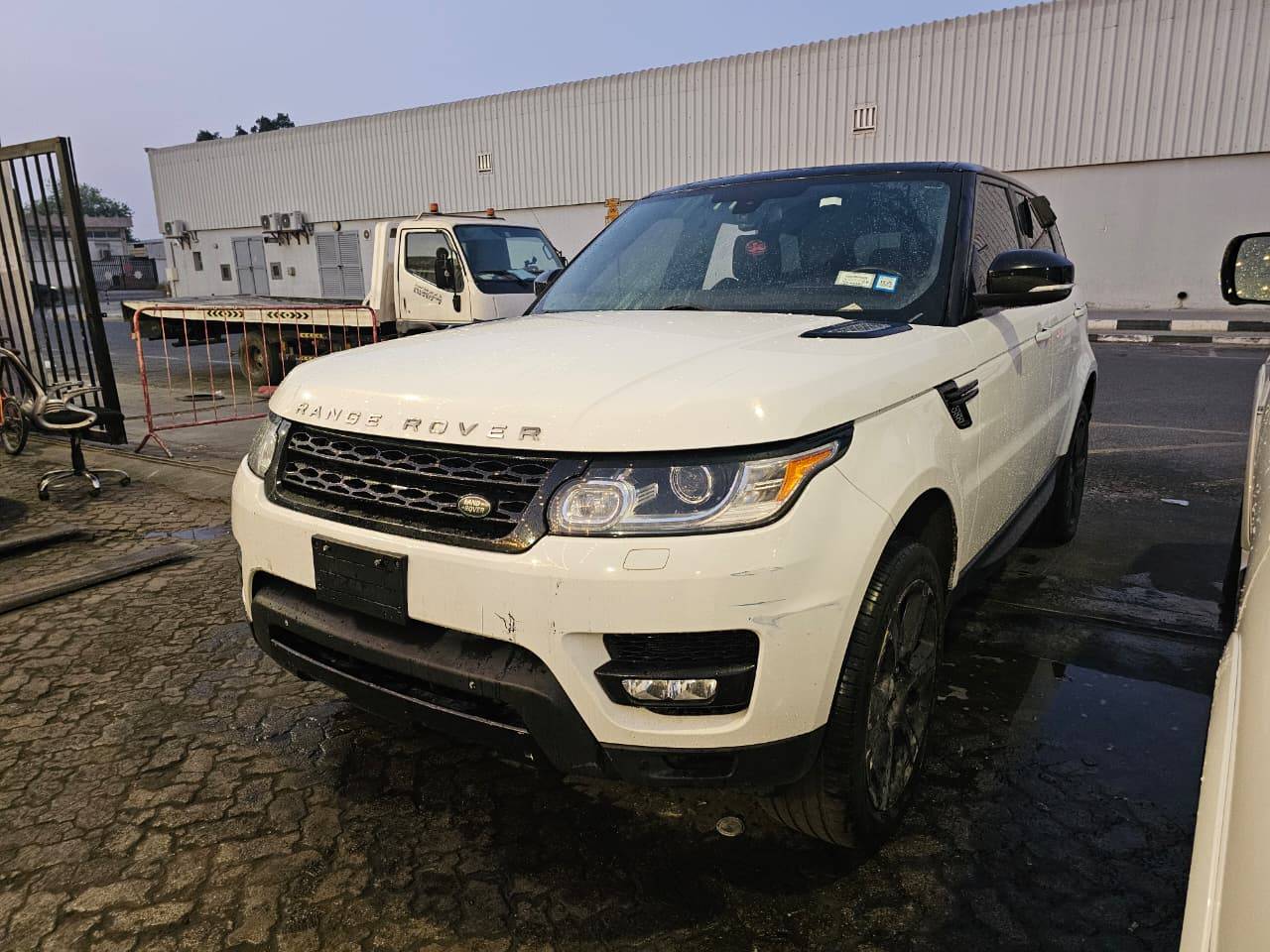 2015 LAND ROVER RANGE ROVER SPORT SUPERCHARGED — 189449 Miles — Lot 607986 — Main - Marhaba Auctions Used Cars - Image 3