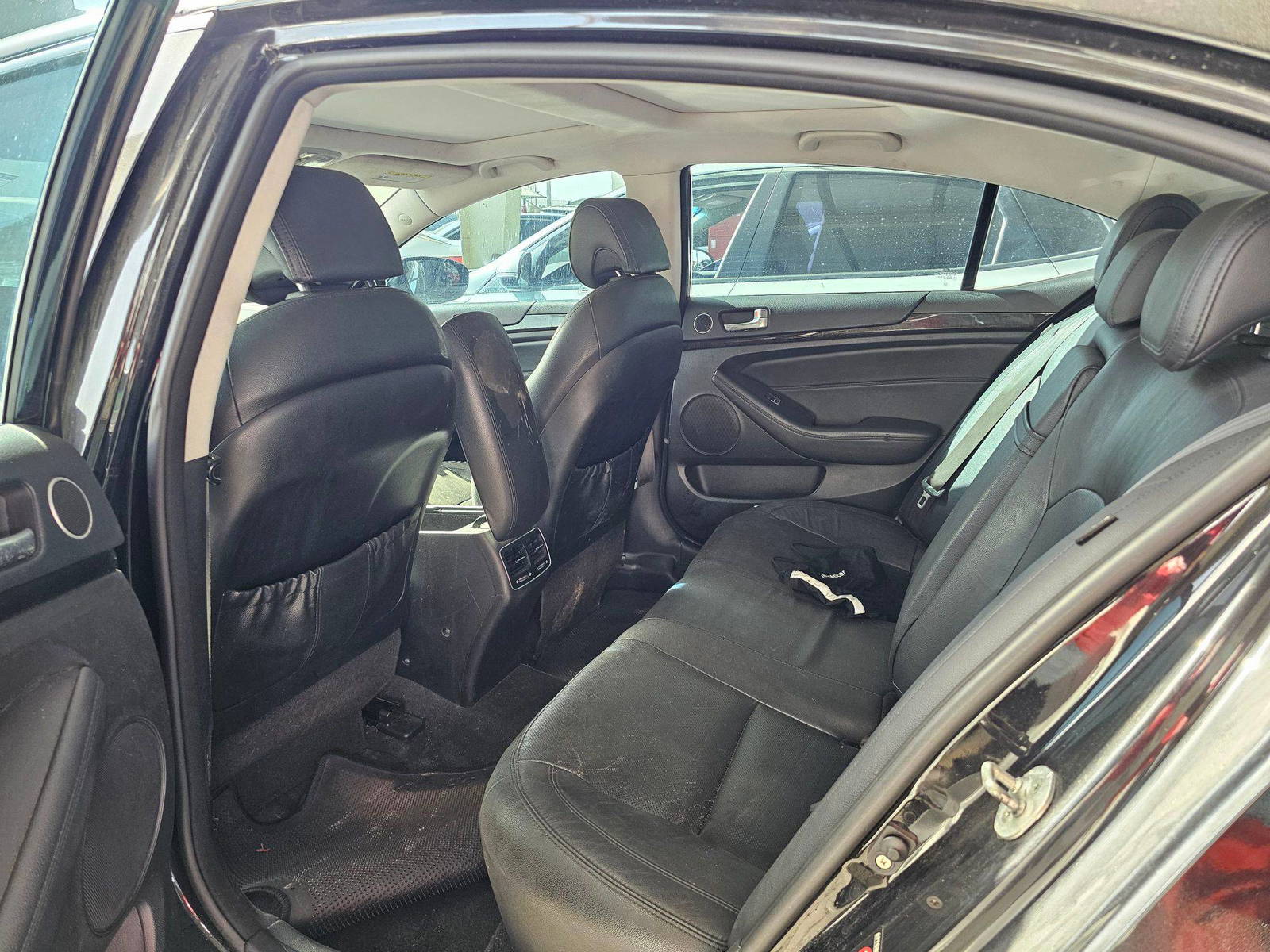 2015 KIA CADENZA — 183981 Miles — Lot D73F5177552 — Souq - Marhaba Auctions Used Cars - Image 7