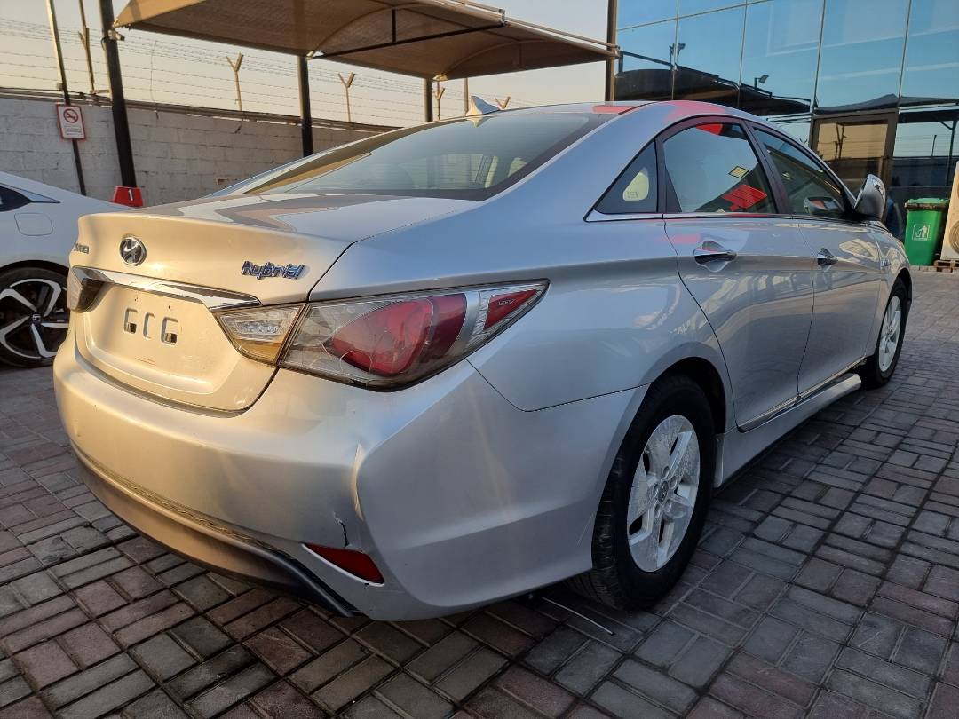 2012 HYUNDAI SONATA — 190920 Miles — Lot 125487 — Souq - Marhaba Auctions Used Cars - Image 4