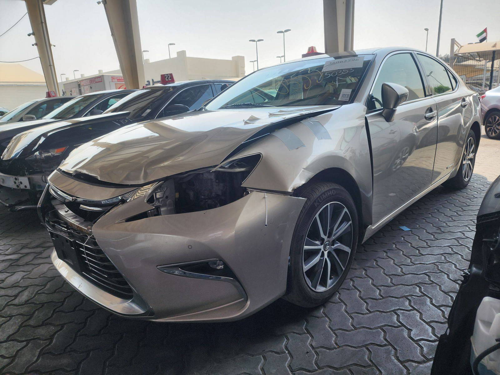 2017 LEXUS ES 300H — 133467 Miles — Lot 36062796 — Souq - Marhaba Auctions Used Cars - Image 5