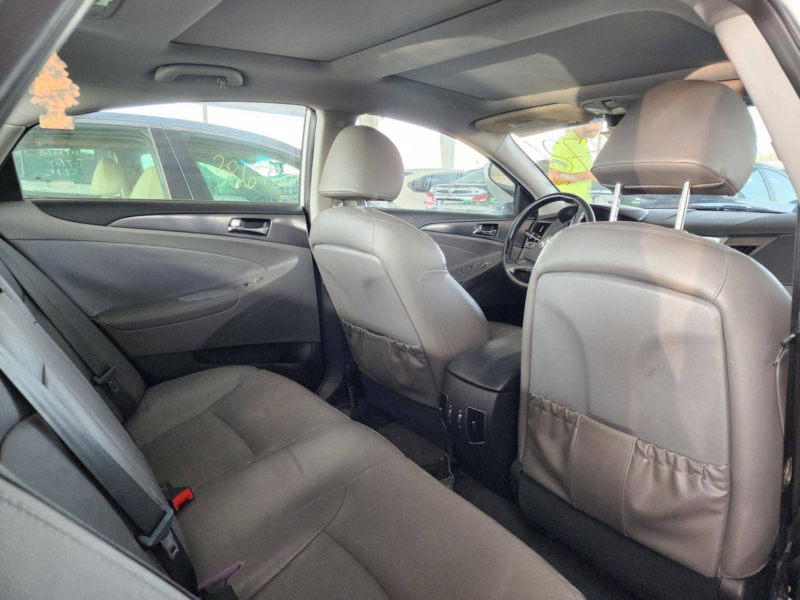 2012 HYUNDAI SONATA — 178906 Miles — Lot 43242934 — Souq - Marhaba Auctions Used Cars - Image 4