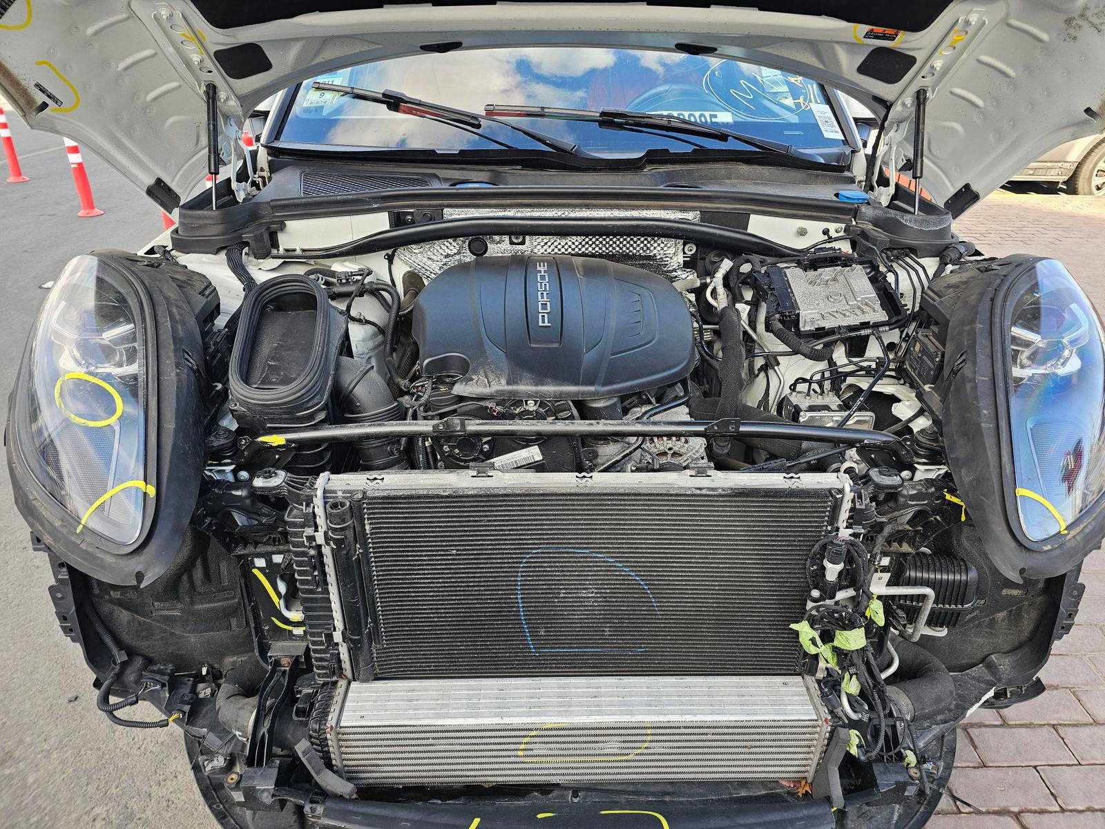 PORSCHE MACAN 2021 - Marhaba Auction Used Cars - Image 11