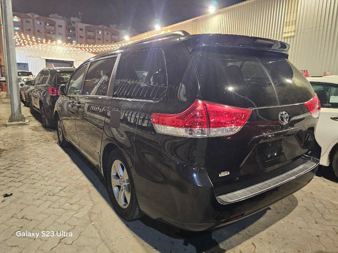 TOYOTA SIENNA