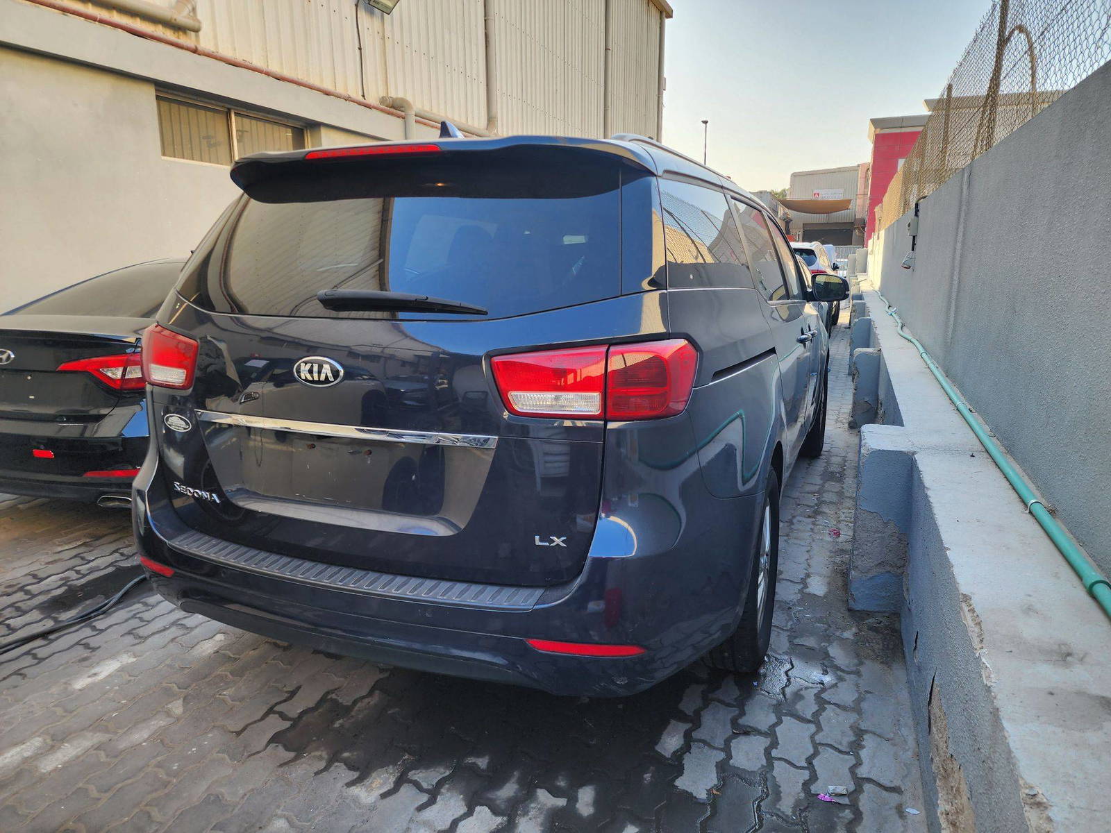 2016 KIA SEDONA — 184763 Miles — Lot 42458935 — Al Quoz - Marhaba Auctions Used Cars - Image 4