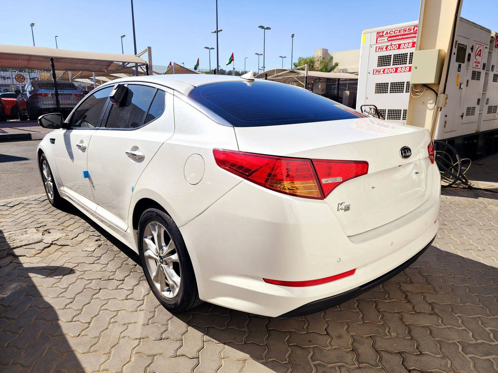 2011 KIA K5 — 97298 KM — Lot 100853 — Souq - Marhaba Auctions Used Cars - Image 5