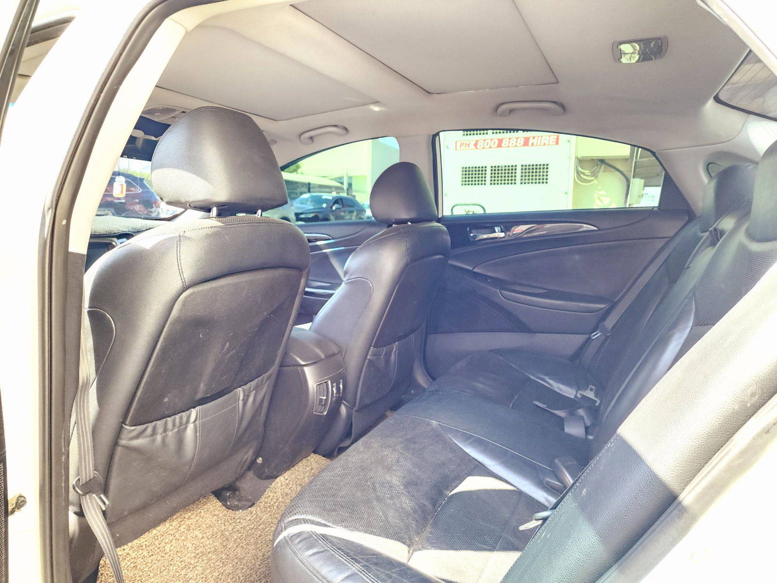 2010 HYUNDAI SONATA — 111806 KM — Lot 052945 — Souq - Marhaba Auctions Used Cars - Image 6