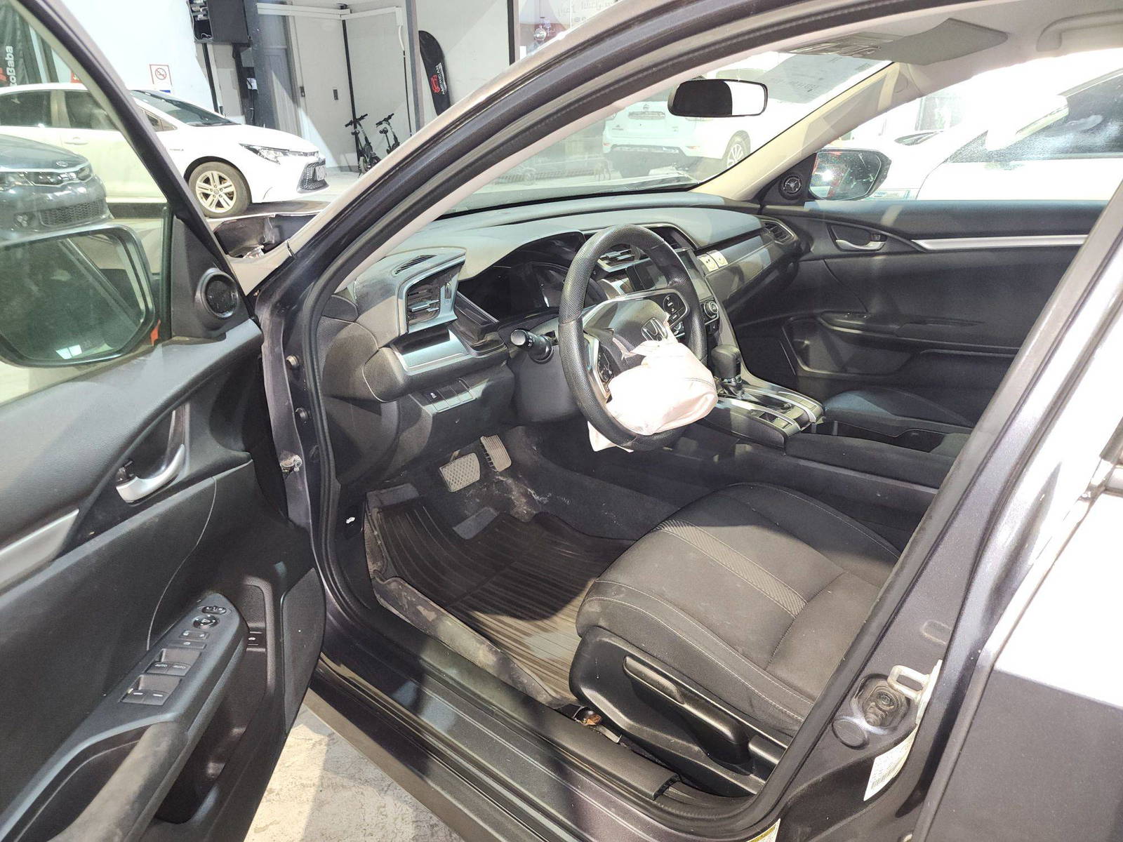 2017 HONDA CIVIC — 82526 KM — Lot H036733 — Al Quoz - Marhaba Auctions Used Cars - Image 9