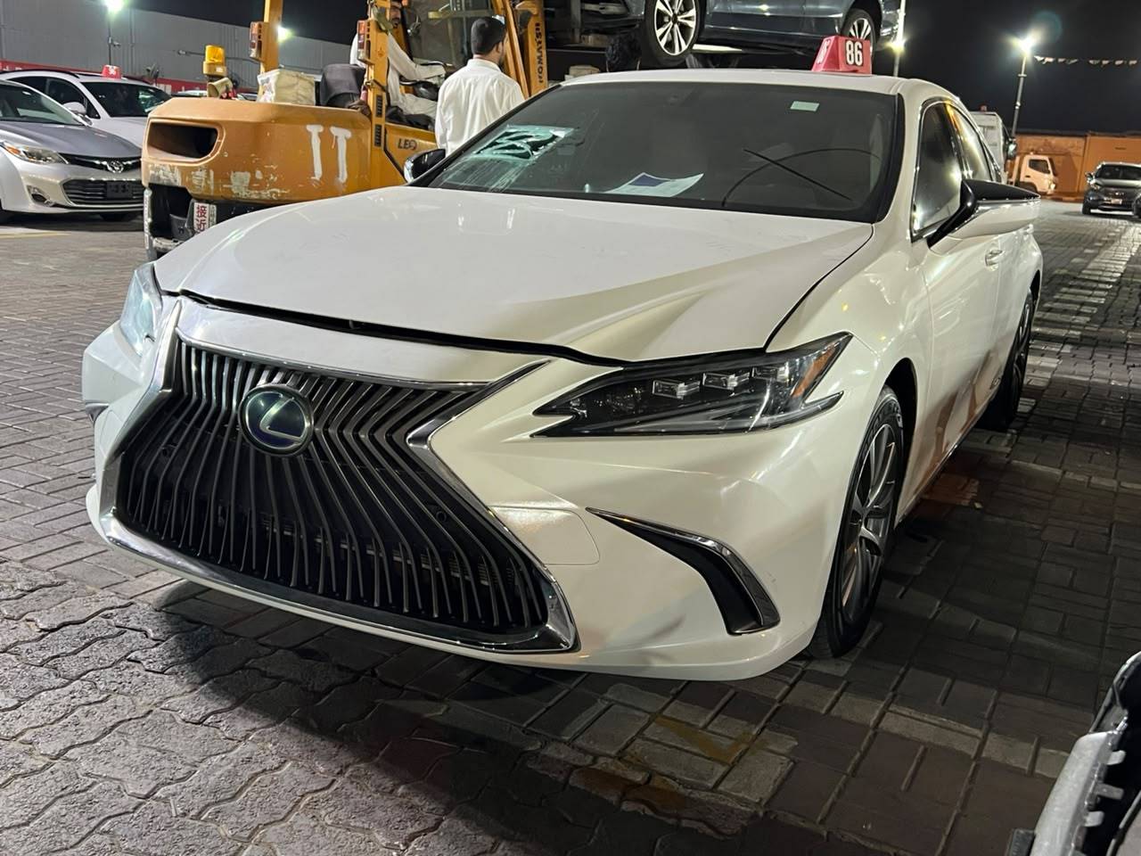2019 LEXUS ES 300H — 116592 Miles — Lot 4K2058228 - Marhaba Auctions Used Cars - Image 10