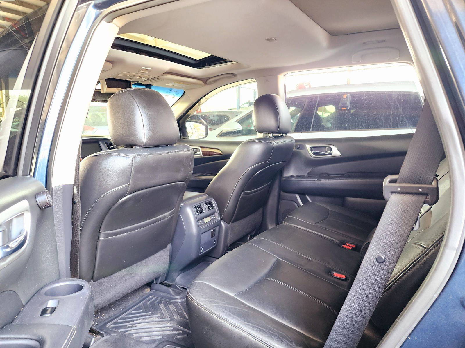 2014 NISSAN PATHFINDER — 145138 Miles — Lot 240003 — Souq - Marhaba Auctions Used Cars - Image 6
