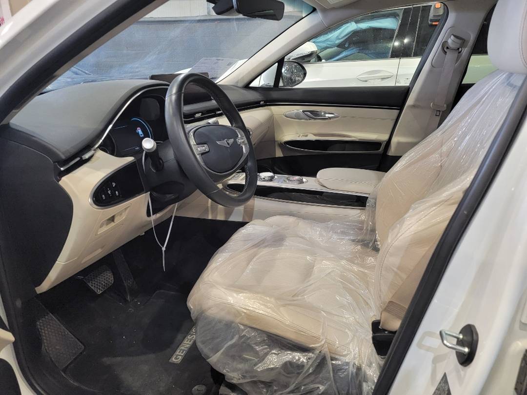 2022 GENESIS GV70 — 10292 Miles — Lot 048113 — Main - Marhaba Auctions Used Cars - Image 8