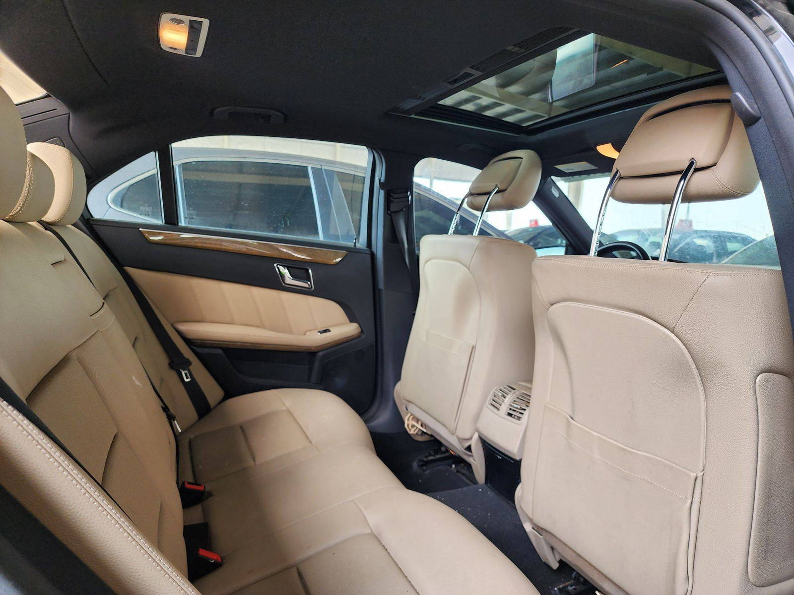 2011 MERCEDES BENZ E 350 — 185655 Miles — Lot 7BA423036 — Souq - Marhaba Auctions Used Cars - Image 4
