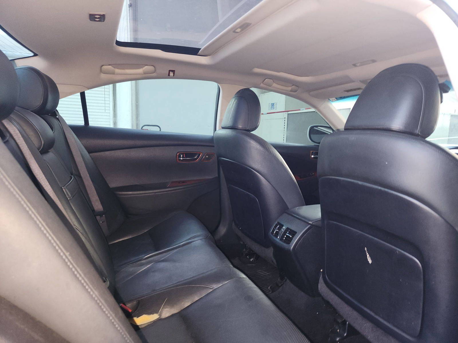 2007 LEXUS ES 350 — 145527 Miles — Lot 50432194 — Souq - Marhaba Auctions Used Cars - Image 4