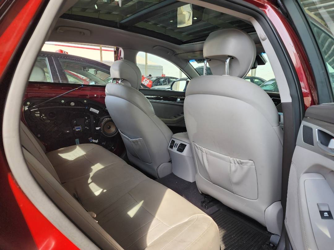 2015 HYUNDAI GENESIS — 103476 Miles — Lot 75278033 — Souq - Marhaba Auctions Used Cars - Image 5