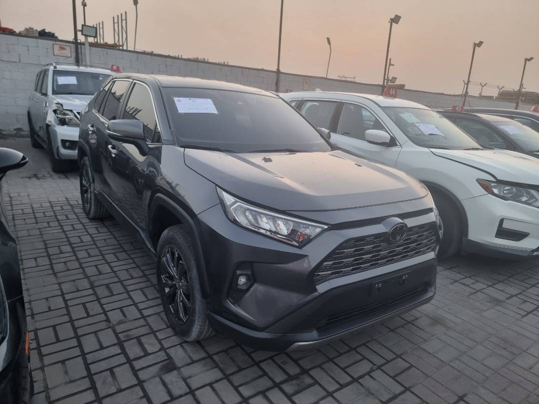 Toyota RAV4 2025 view 2