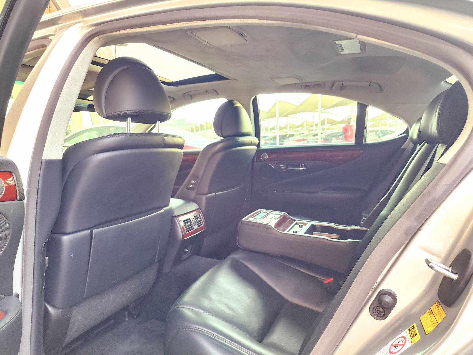 2012 LEXUS LS 460 — 129301 KM — Lot 3C5109416 — Souq - Marhaba Auctions Used Cars - Image 6