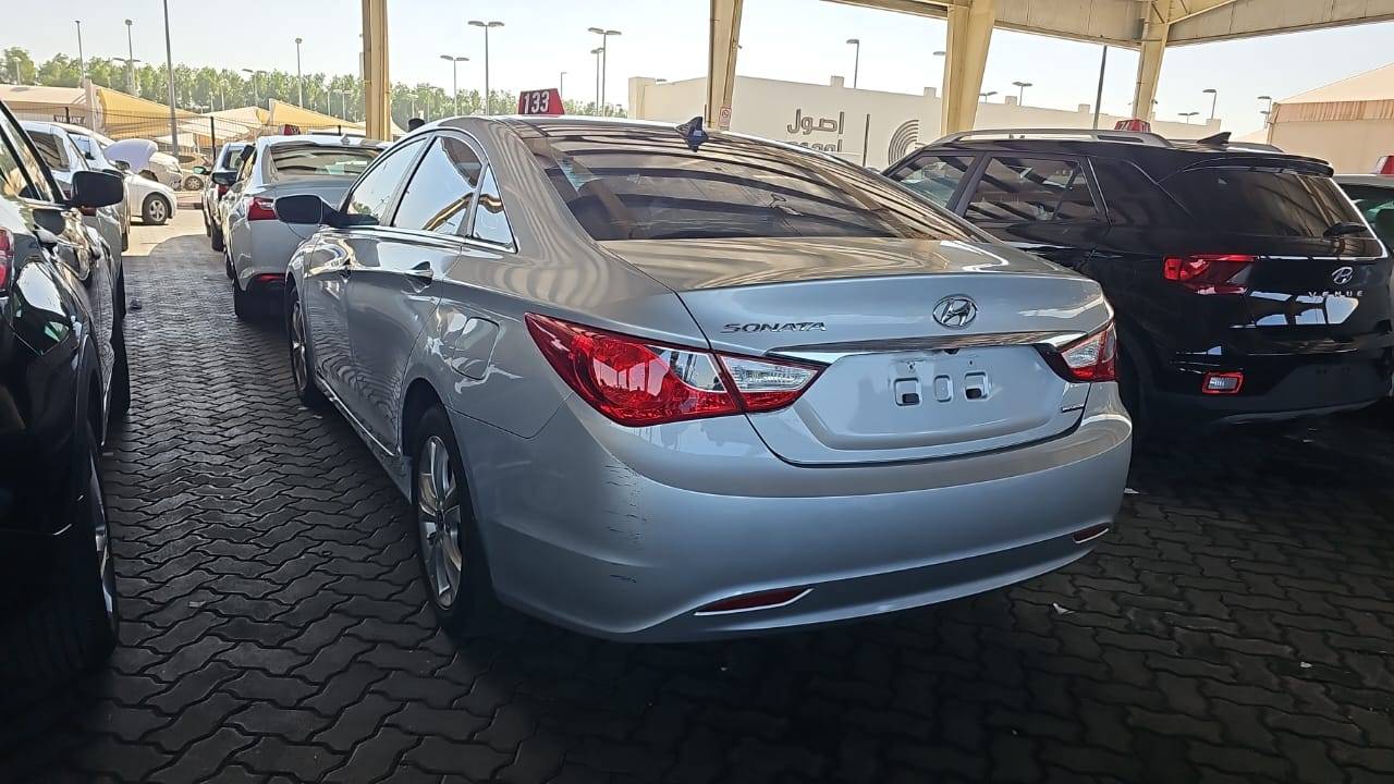 HYUNDAI SONATA
