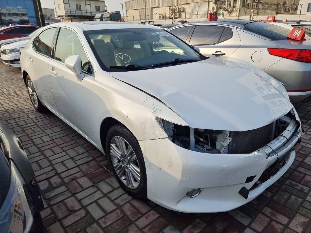 2013 LEXUS ES 350 — 100065 Miles — Lot 125478 — Ind. 12 - Marhaba Auctions Used Cars - Image 4