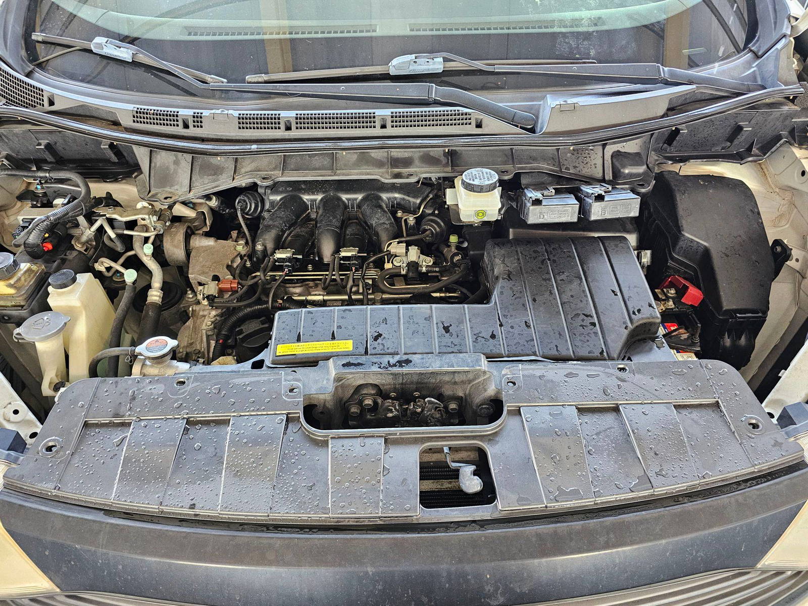 2014 NISSAN QUEST — 193184 Miles — Lot 8E9100401 — Souq - Marhaba Auctions Used Cars - Image 11