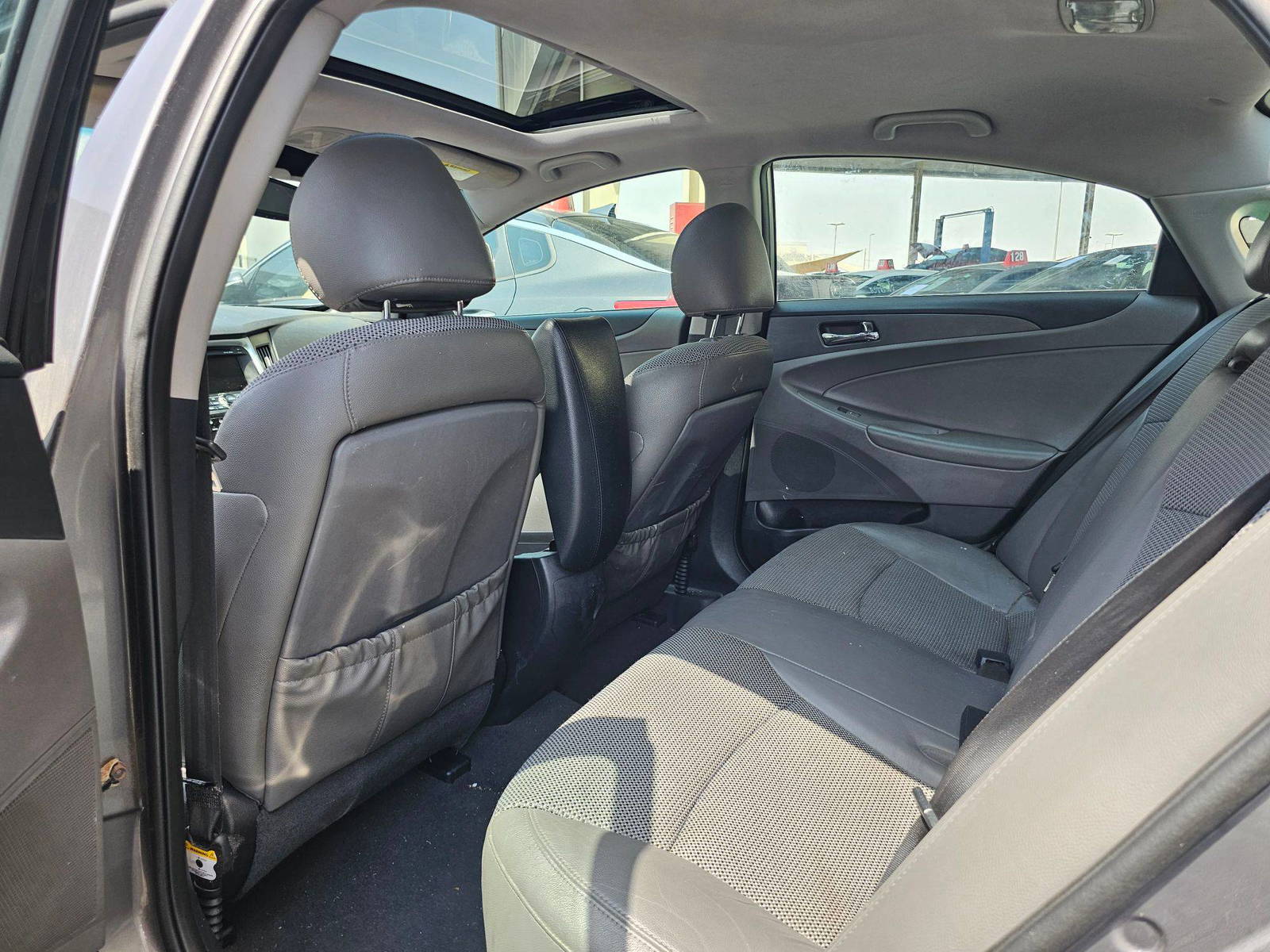 2011 HYUNDAI SONATA — 178146 Miles — Lot 9BH275070 — Souq - Marhaba Auctions Used Cars - Image 6