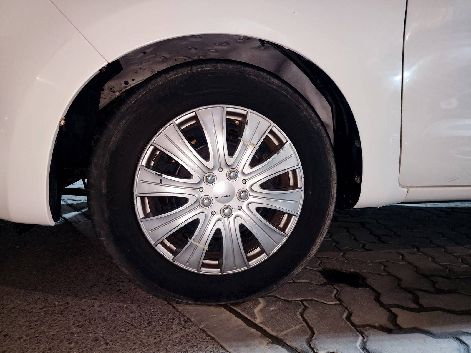 2017 TOYOTA INNOVA — 652807 KM — Lot H0105172 — Souq - Marhaba Auctions Used Cars - Image 10