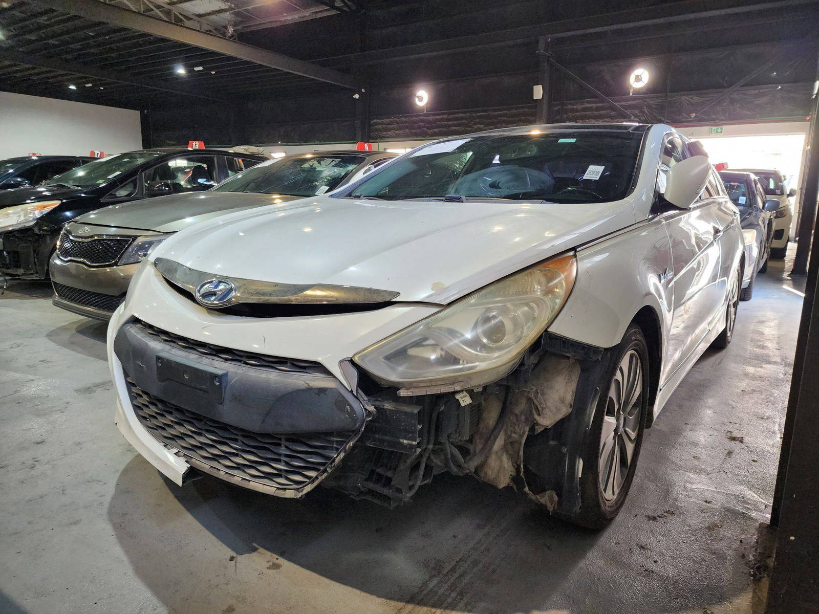 2014 HYUNDAI SONATA — 186799 Miles — Lot 107165 — Al Quoz - Marhaba Auctions Used Cars - Image 3